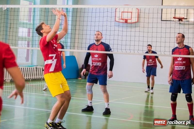 Zdjęcie w galerii na portalu naszraciborz.pl: RLPS: Zwycięstwa faworytów w lidze męskiej. Pięciosetowy maraton u kobiet wiadomości z regionu