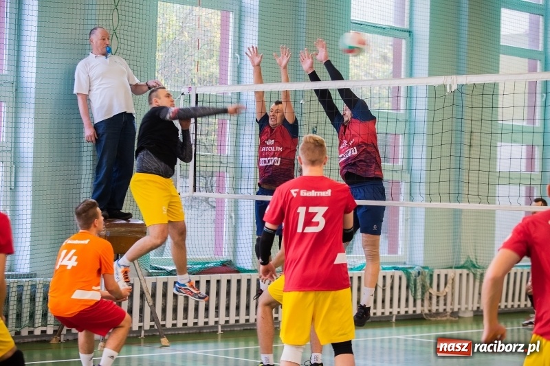 Zdjęcie w galerii na portalu naszraciborz.pl: RLPS: Zwycięstwa faworytów w lidze męskiej. Pięciosetowy maraton u kobiet wiadomości z regionu