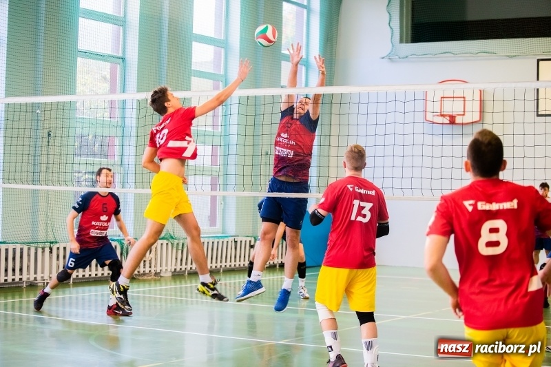 Zdjęcie w galerii na portalu naszraciborz.pl: RLPS: Zwycięstwa faworytów w lidze męskiej. Pięciosetowy maraton u kobiet wiadomości z regionu