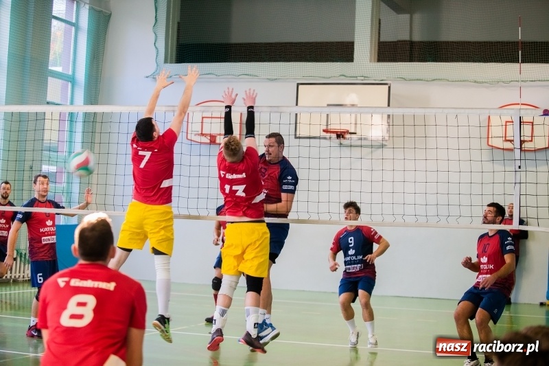 Zdjęcie w galerii na portalu naszraciborz.pl: RLPS: Zwycięstwa faworytów w lidze męskiej. Pięciosetowy maraton u kobiet wiadomości z regionu