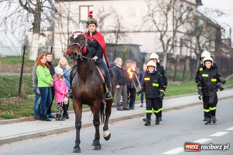 Zdjęcie w galerii na portalu naszraciborz.pl: W Krzanowicach od Mikołaszka ze świętym Marcinem na smaczne rogale wiadomości z regionu