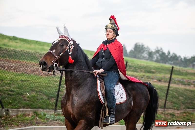 Zdjęcie w galerii na portalu naszraciborz.pl: W Krzanowicach od Mikołaszka ze świętym Marcinem na smaczne rogale wiadomości z regionu
