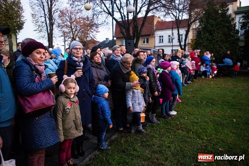 Zdjęcie w galerii na portalu naszraciborz.pl: W Krzanowicach od Mikołaszka ze świętym Marcinem na smaczne rogale wiadomości z regionu