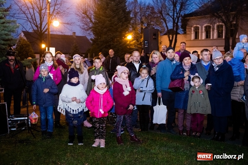 Zdjęcie w galerii na portalu naszraciborz.pl: W Krzanowicach od Mikołaszka ze świętym Marcinem na smaczne rogale wiadomości z regionu
