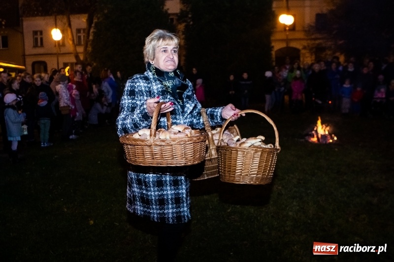 Zdjęcie w galerii na portalu naszraciborz.pl: W Krzanowicach od Mikołaszka ze świętym Marcinem na smaczne rogale wiadomości z regionu