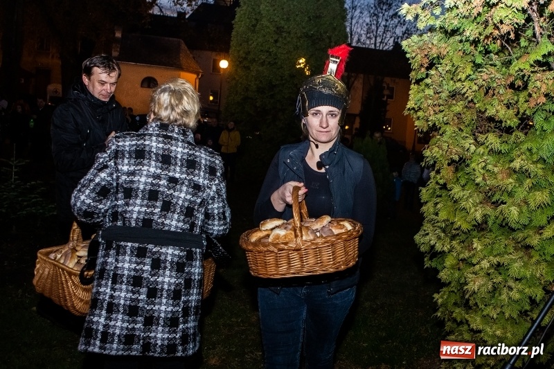 Zdjęcie w galerii na portalu naszraciborz.pl: W Krzanowicach od Mikołaszka ze świętym Marcinem na smaczne rogale wiadomości z regionu