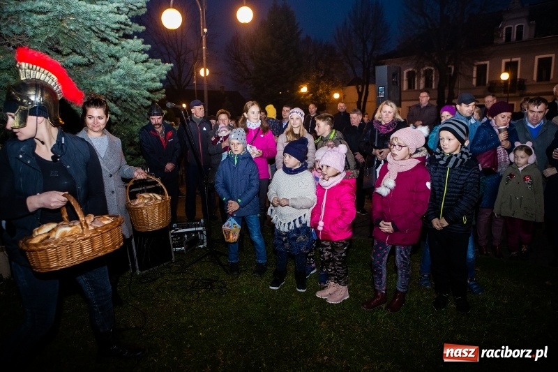 Zdjęcie w galerii na portalu naszraciborz.pl: W Krzanowicach od Mikołaszka ze świętym Marcinem na smaczne rogale wiadomości z regionu