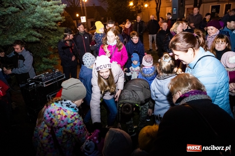 Zdjęcie w galerii na portalu naszraciborz.pl: W Krzanowicach od Mikołaszka ze świętym Marcinem na smaczne rogale wiadomości z regionu