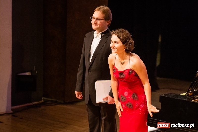 Zdjęcie w galerii na portalu naszraciborz.pl: Niepodległość na cztery ręce w RCK wiadomości z regionu