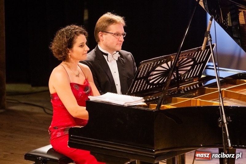 Zdjęcie w galerii na portalu naszraciborz.pl: Niepodległość na cztery ręce w RCK wiadomości z regionu