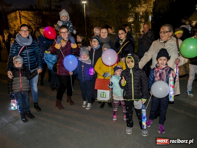 Zdjęcie w galerii na portalu naszraciborz.pl: Ponad dwa tysiące rogali na św. Marcina w Kuźni Raciborskiej!  wiadomości z regionu