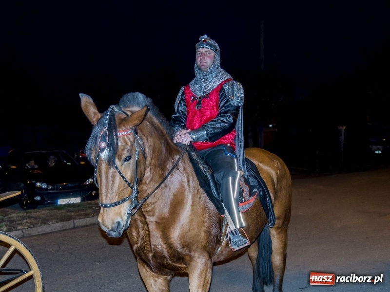 Zdjęcie w galerii na portalu naszraciborz.pl: Ponad dwa tysiące rogali na św. Marcina w Kuźni Raciborskiej!  wiadomości z regionu
