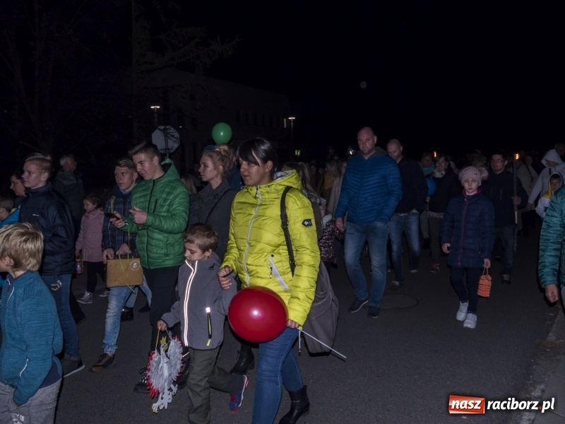 Zdjęcie w galerii na portalu naszraciborz.pl: Ponad dwa tysiące rogali na św. Marcina w Kuźni Raciborskiej!  wiadomości z regionu