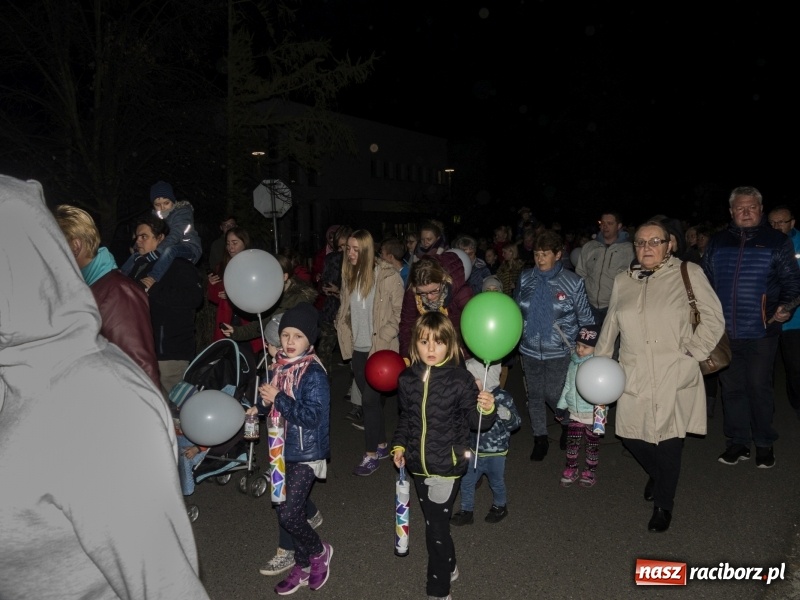 Zdjęcie w galerii na portalu naszraciborz.pl: Ponad dwa tysiące rogali na św. Marcina w Kuźni Raciborskiej!  wiadomości z regionu