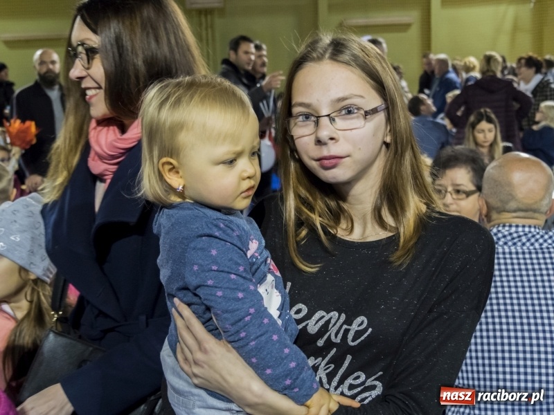 Zdjęcie w galerii na portalu naszraciborz.pl: Ponad dwa tysiące rogali na św. Marcina w Kuźni Raciborskiej!  wiadomości z regionu