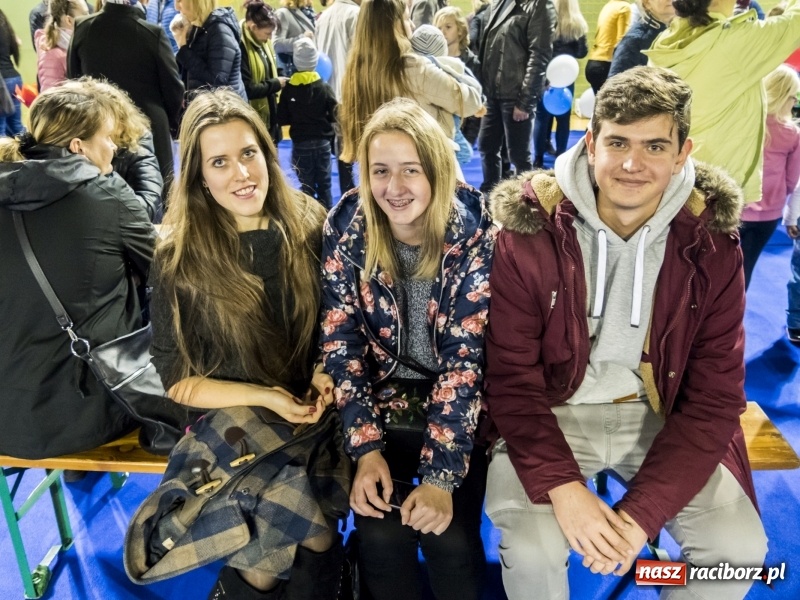 Zdjęcie w galerii na portalu naszraciborz.pl: Ponad dwa tysiące rogali na św. Marcina w Kuźni Raciborskiej!  wiadomości z regionu