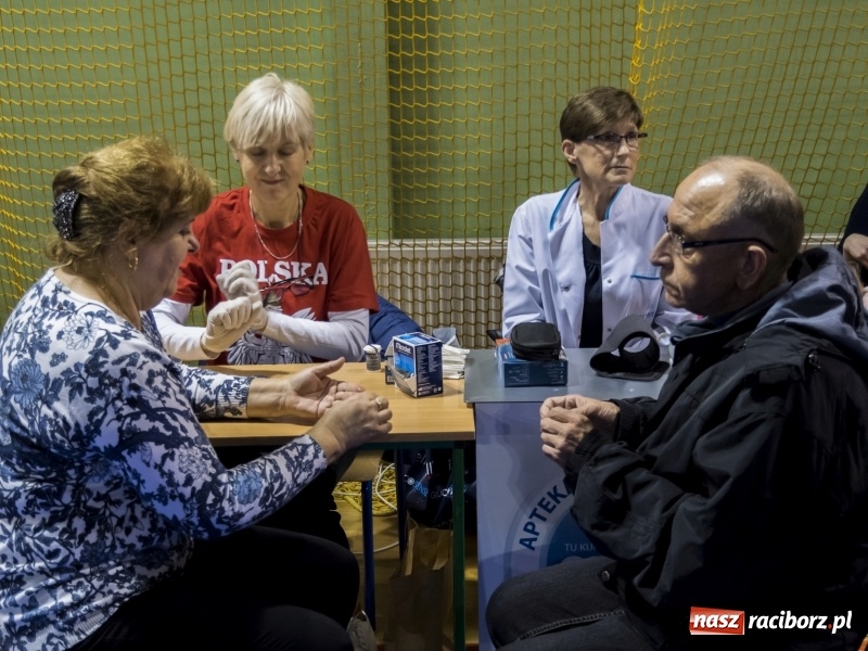 Zdjęcie w galerii na portalu naszraciborz.pl: Ponad dwa tysiące rogali na św. Marcina w Kuźni Raciborskiej!  wiadomości z regionu