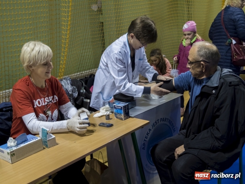 Zdjęcie w galerii na portalu naszraciborz.pl: Ponad dwa tysiące rogali na św. Marcina w Kuźni Raciborskiej!  wiadomości z regionu
