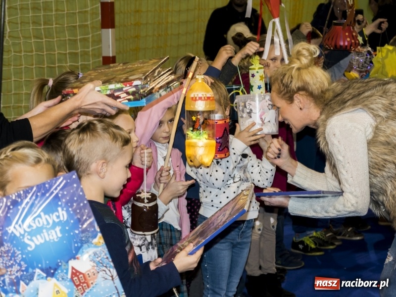 Zdjęcie w galerii na portalu naszraciborz.pl: Ponad dwa tysiące rogali na św. Marcina w Kuźni Raciborskiej!  wiadomości z regionu