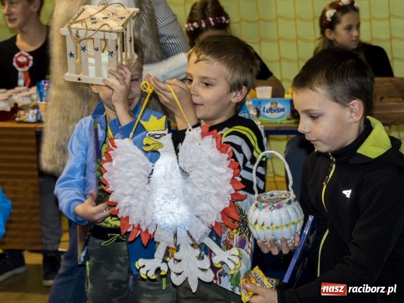 Zdjęcie w galerii na portalu naszraciborz.pl: Ponad dwa tysiące rogali na św. Marcina w Kuźni Raciborskiej!  wiadomości z regionu