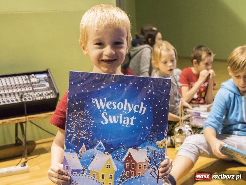 Zdjęcie w galerii na portalu naszraciborz.pl: Ponad dwa tysiące rogali na św. Marcina w Kuźni Raciborskiej!  wiadomości z regionu