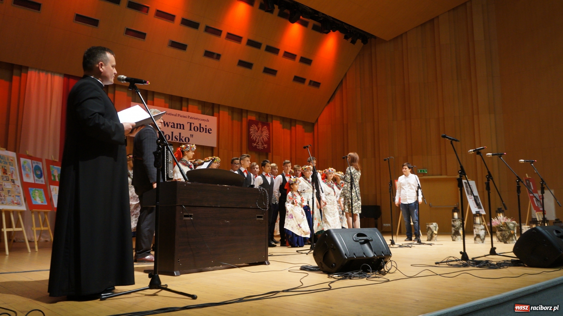 Zdjęcie w galerii na portalu naszraciborz.pl: I miejsce Frelek i Karlusów w Wojewódzkim Festiwalu Pieśni Patriotycznej wiadomości z regionu
