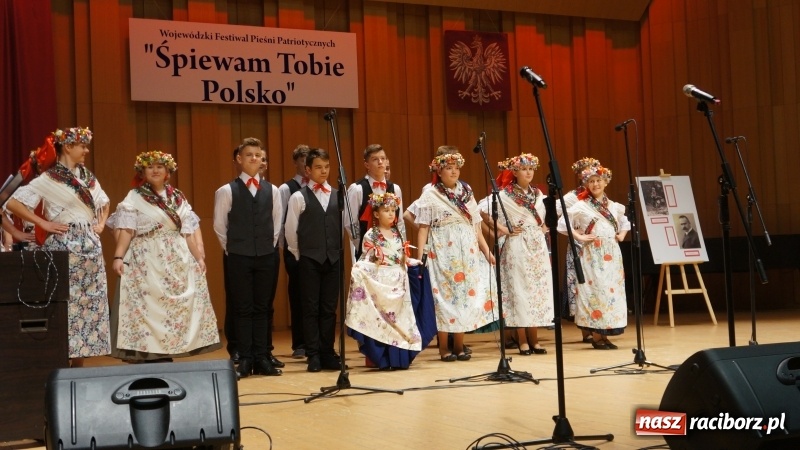 Zdjęcie w galerii na portalu naszraciborz.pl: I miejsce Frelek i Karlusów w Wojewódzkim Festiwalu Pieśni Patriotycznej wiadomości z regionu