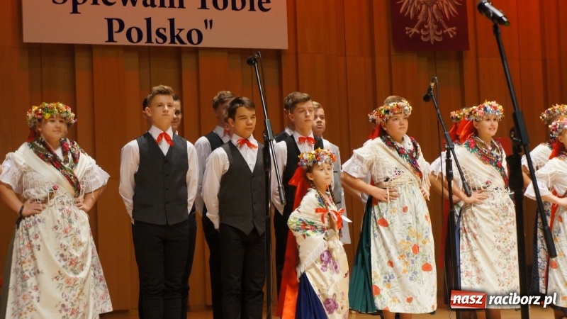 Zdjęcie w galerii na portalu naszraciborz.pl: I miejsce Frelek i Karlusów w Wojewódzkim Festiwalu Pieśni Patriotycznej wiadomości z regionu