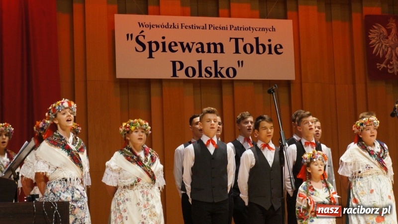 Zdjęcie w galerii na portalu naszraciborz.pl: I miejsce Frelek i Karlusów w Wojewódzkim Festiwalu Pieśni Patriotycznej wiadomości z regionu