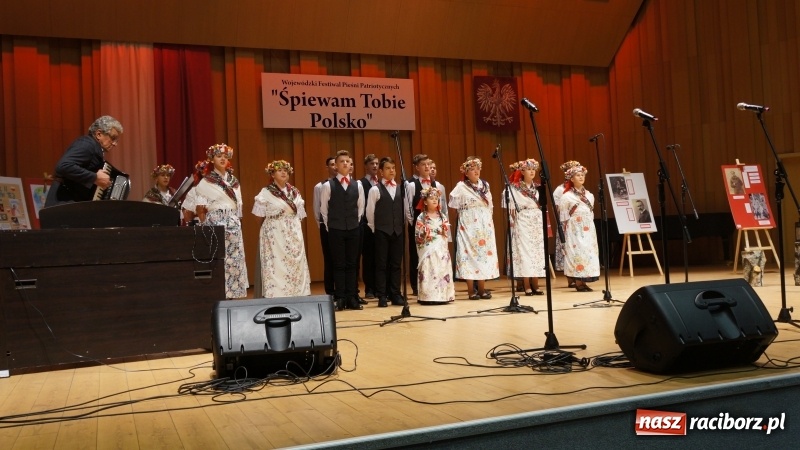 Zdjęcie w galerii na portalu naszraciborz.pl: I miejsce Frelek i Karlusów w Wojewódzkim Festiwalu Pieśni Patriotycznej wiadomości z regionu