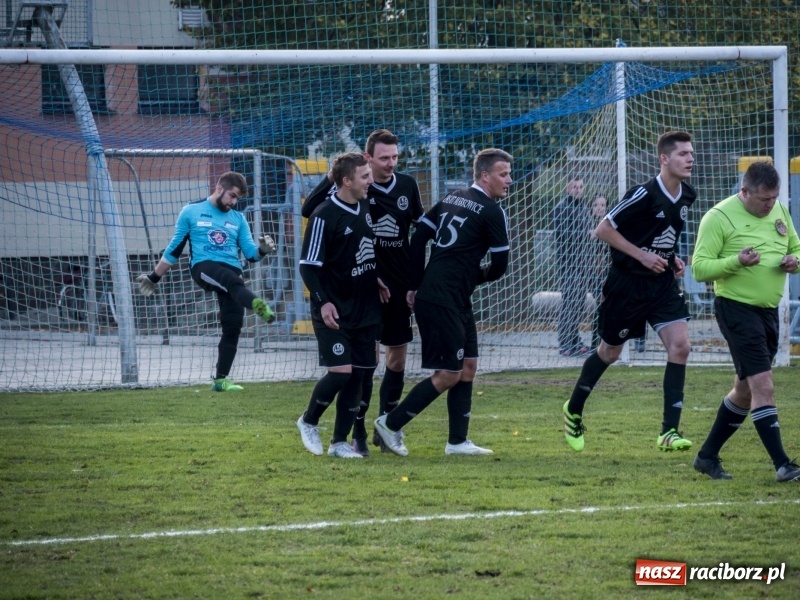 Zdjęcie w galerii na portalu naszraciborz.pl: Markowice kontra Bełsznica. Wszystko rozegrało się w drugiej połowie wiadomości z regionu