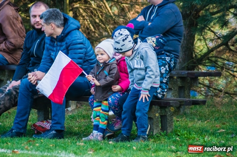 Zdjęcie w galerii na portalu naszraciborz.pl: A klasa. Pawłów spłonął w kobylskim Płomieniu wiadomości z regionu