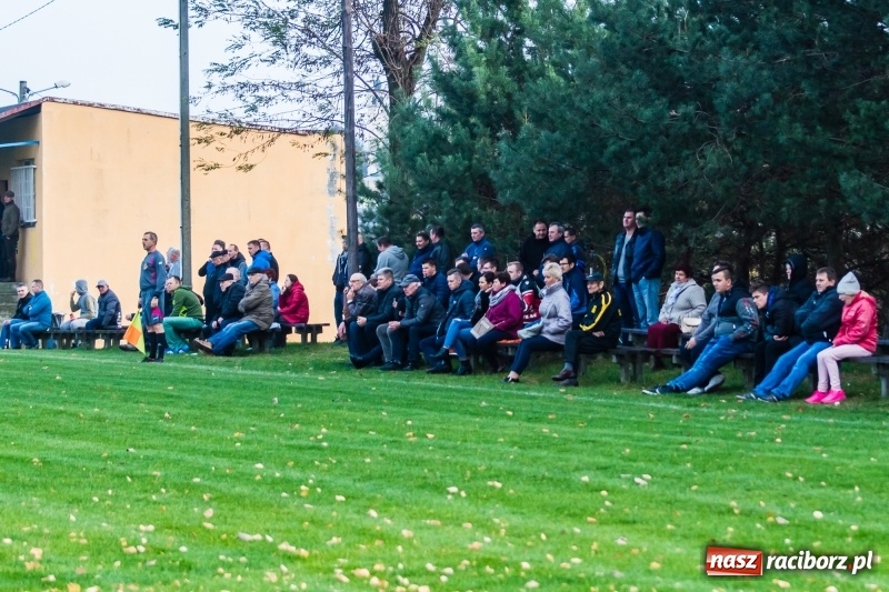 Zdjęcie w galerii na portalu naszraciborz.pl: A klasa. Pawłów spłonął w kobylskim Płomieniu wiadomości z regionu
