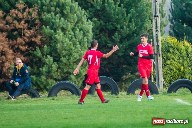 Zdjęcie w galerii na portalu naszraciborz.pl: A klasa. Pawłów spłonął w kobylskim Płomieniu wiadomości z regionu