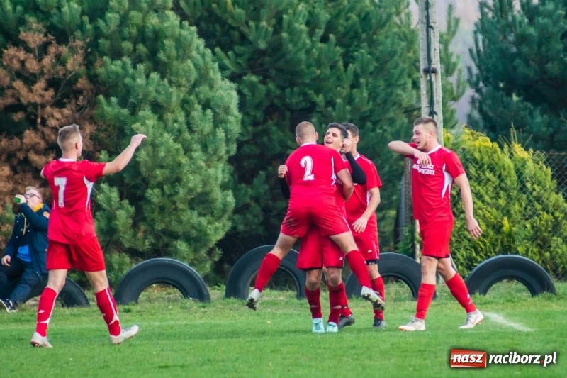 Zdjęcie w galerii na portalu naszraciborz.pl: A klasa. Pawłów spłonął w kobylskim Płomieniu wiadomości z regionu
