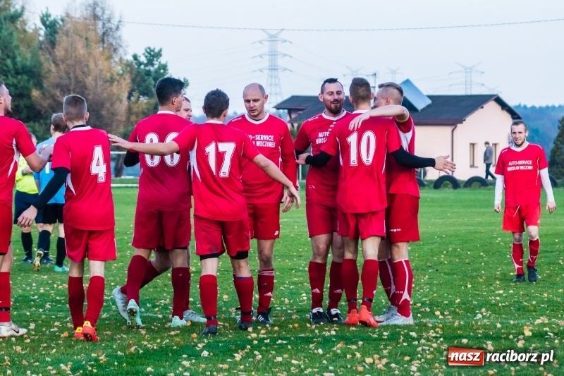 Zdjęcie w galerii na portalu naszraciborz.pl: A klasa. Pawłów spłonął w kobylskim Płomieniu wiadomości z regionu