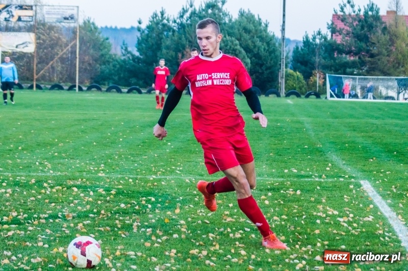 Zdjęcie w galerii na portalu naszraciborz.pl: A klasa. Pawłów spłonął w kobylskim Płomieniu wiadomości z regionu