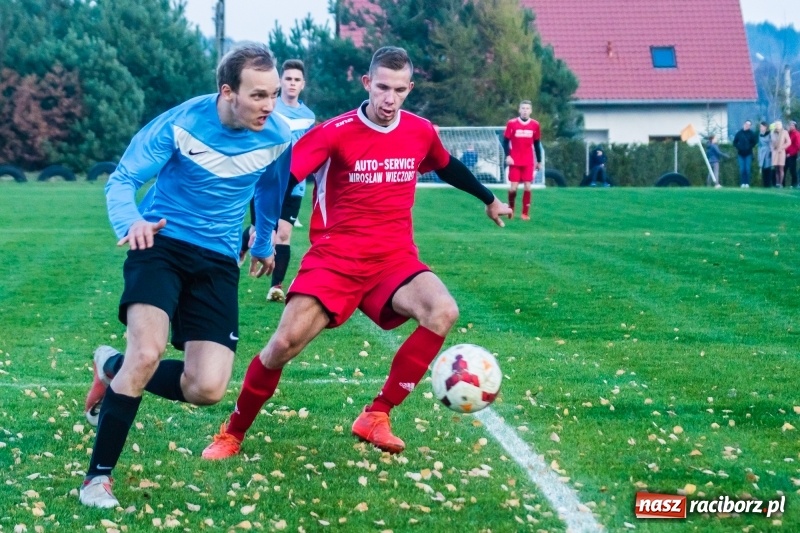 Zdjęcie w galerii na portalu naszraciborz.pl: A klasa. Pawłów spłonął w kobylskim Płomieniu wiadomości z regionu