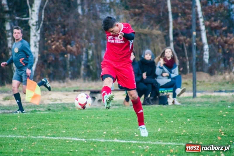 Zdjęcie w galerii na portalu naszraciborz.pl: A klasa. Pawłów spłonął w kobylskim Płomieniu wiadomości z regionu