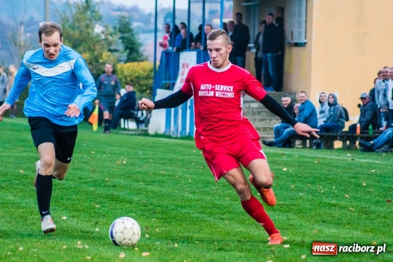 Zdjęcie w galerii na portalu naszraciborz.pl: A klasa. Pawłów spłonął w kobylskim Płomieniu wiadomości z regionu