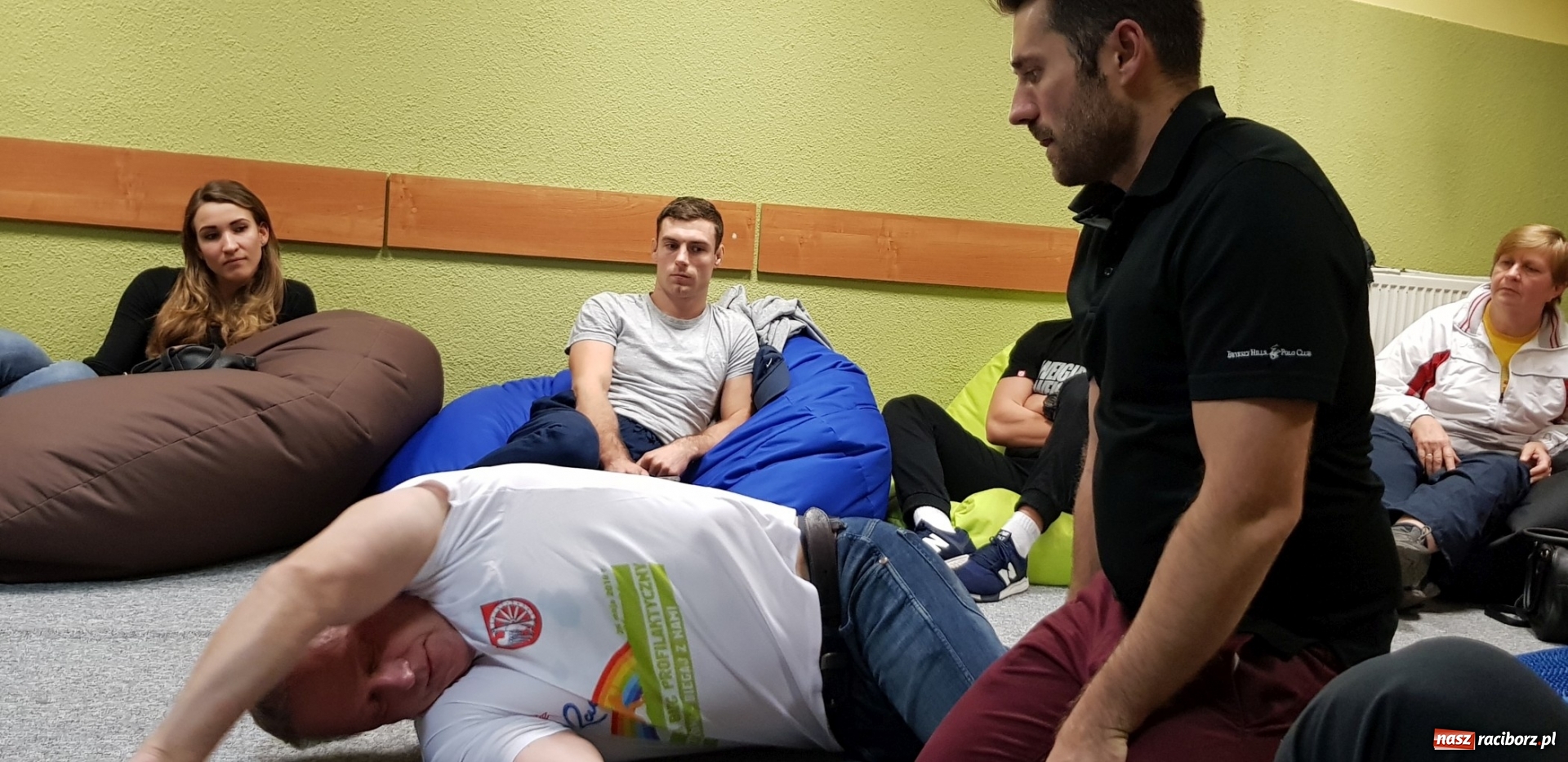 Zdjęcie w galerii na portalu naszraciborz.pl: Dorian Łomża szkolił trenerów raciborskiego ZSOMS wiadomości z regionu