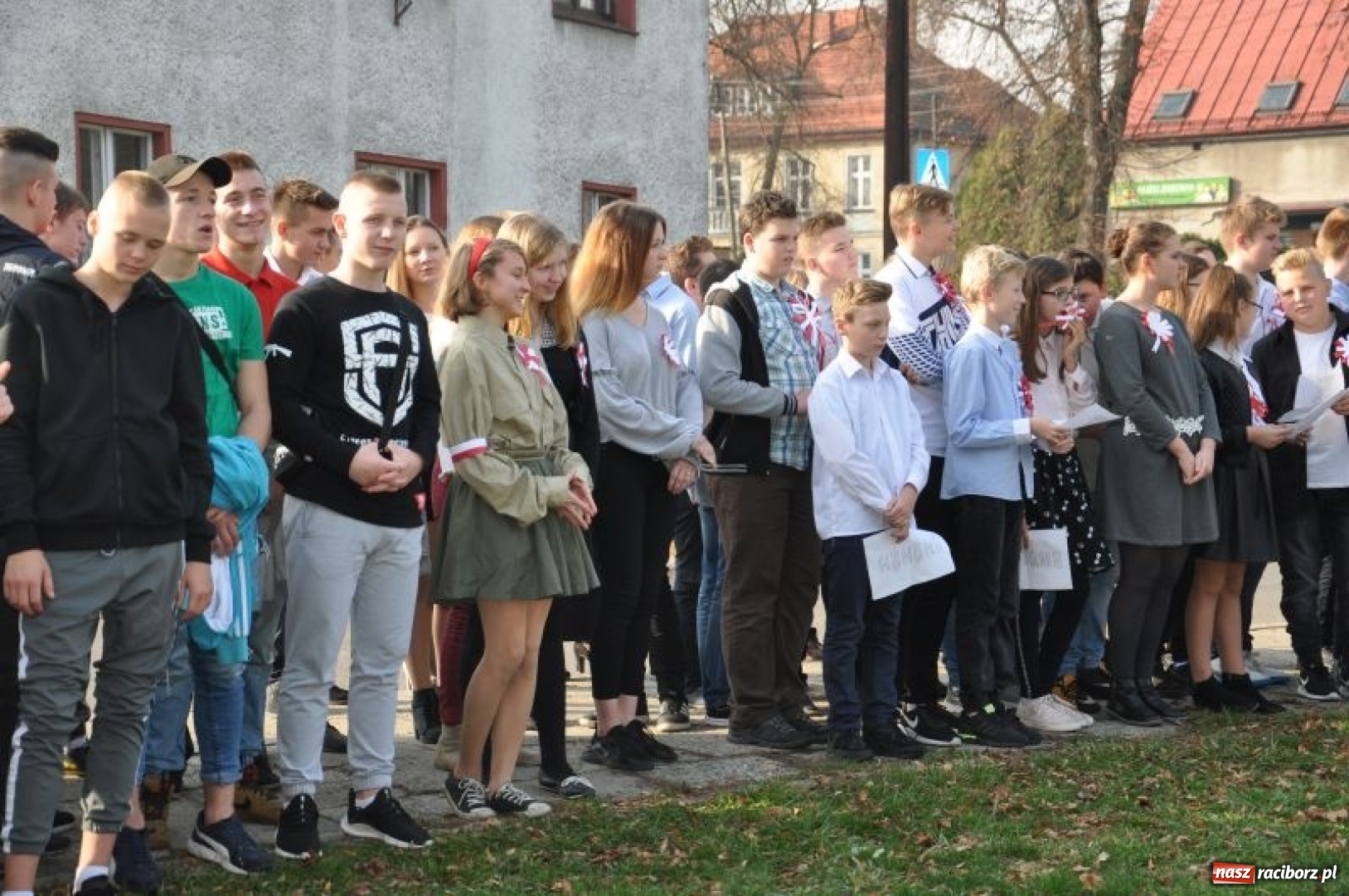 Zdjęcie w galerii na portalu naszraciborz.pl: W Rudach posadzili Dąb Niepodległości wiadomości z regionu