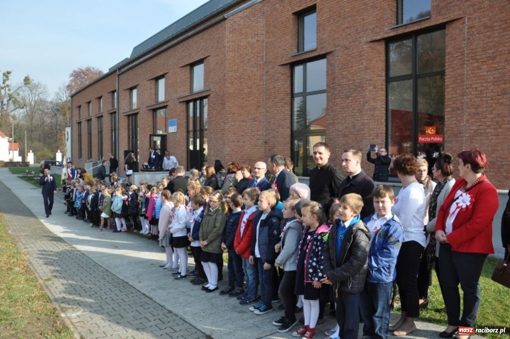 Zdjęcie w galerii na portalu naszraciborz.pl: W Rudach posadzili Dąb Niepodległości wiadomości z regionu