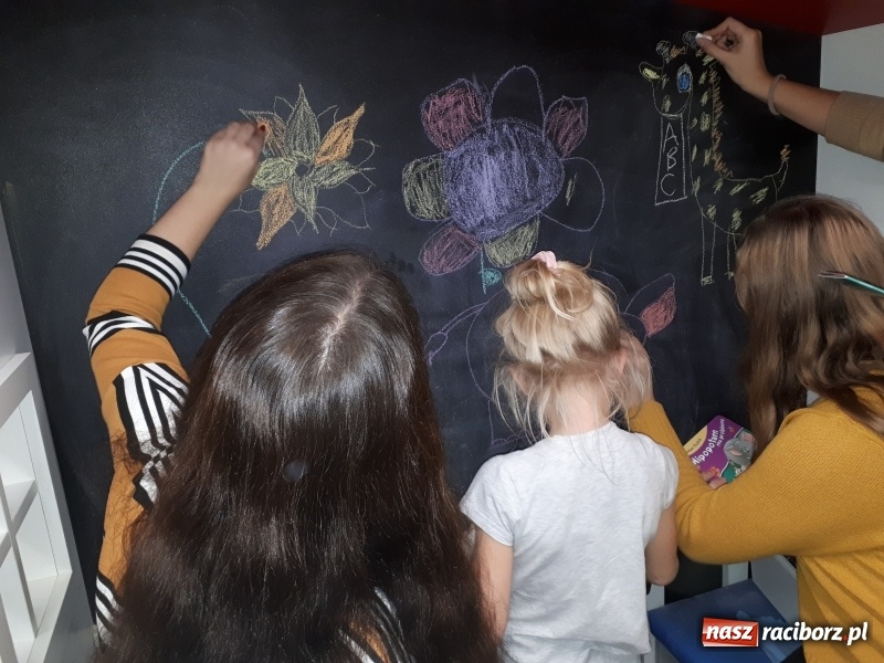 Zdjęcie w galerii na portalu naszraciborz.pl: Uczniowie SP 15 wolontariuszami w raciborskim szpitalu wiadomości z regionu