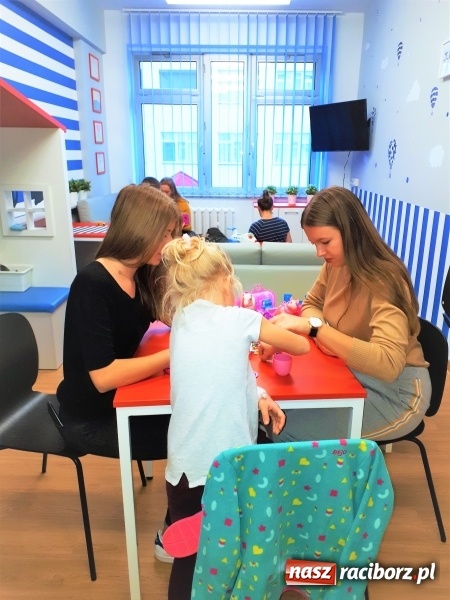 Zdjęcie w galerii na portalu naszraciborz.pl: Uczniowie SP 15 wolontariuszami w raciborskim szpitalu wiadomości z regionu