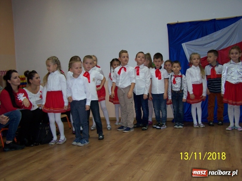 Zdjęcie w galerii na portalu naszraciborz.pl: Jesiennie i patriotycznie w Przedszkolu nr 16 wiadomości z regionu