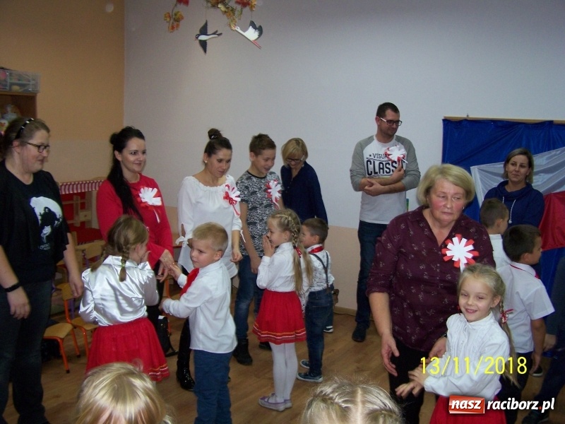 Zdjęcie w galerii na portalu naszraciborz.pl: Jesiennie i patriotycznie w Przedszkolu nr 16 wiadomości z regionu