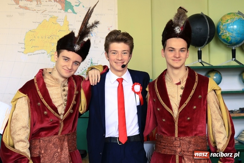 Zdjęcie w galerii na portalu naszraciborz.pl: Uroczysta akademia z okazji Święta Niepodległości w I LO  wiadomości z regionu