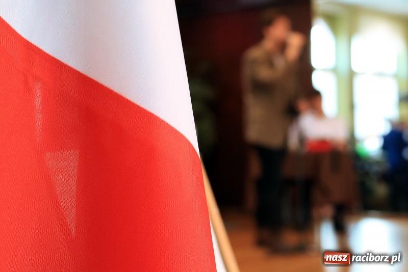 Zdjęcie w galerii na portalu naszraciborz.pl: Uroczysta akademia z okazji Święta Niepodległości w I LO  wiadomości z regionu