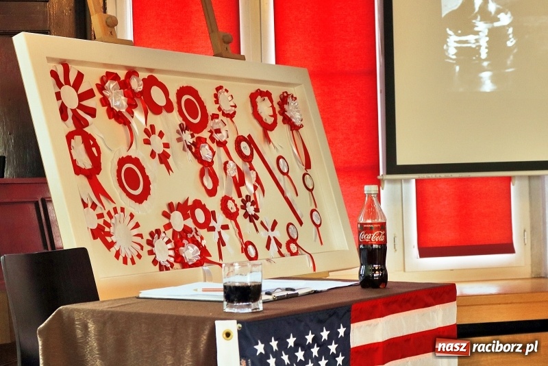 Zdjęcie w galerii na portalu naszraciborz.pl: Uroczysta akademia z okazji Święta Niepodległości w I LO  wiadomości z regionu